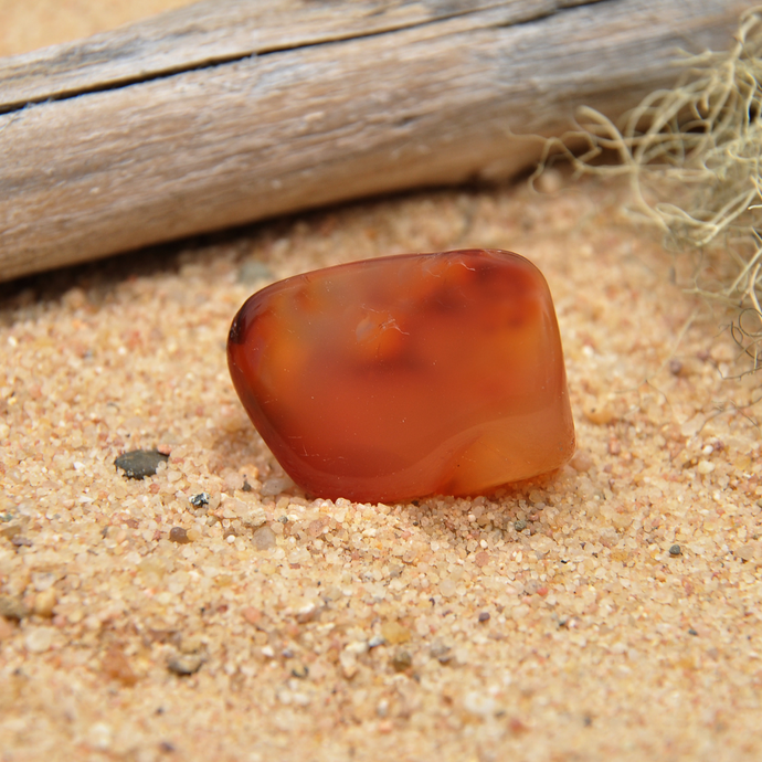 Banded Carnelian: Igniting Passion and Vitality