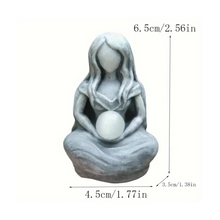 Lade das Bild in den Galerie-Viewer, Enchanting Moon Goddess Figurine
